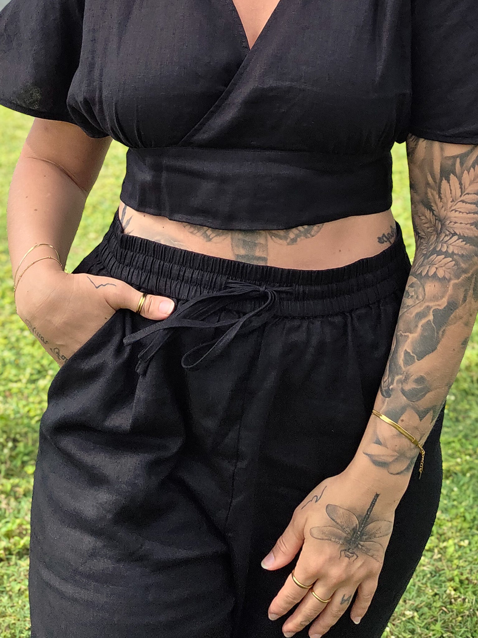 High Waisted Drawstring Pant - 100% Linen. Relaxed women's pants with pockets for everyday comfort.