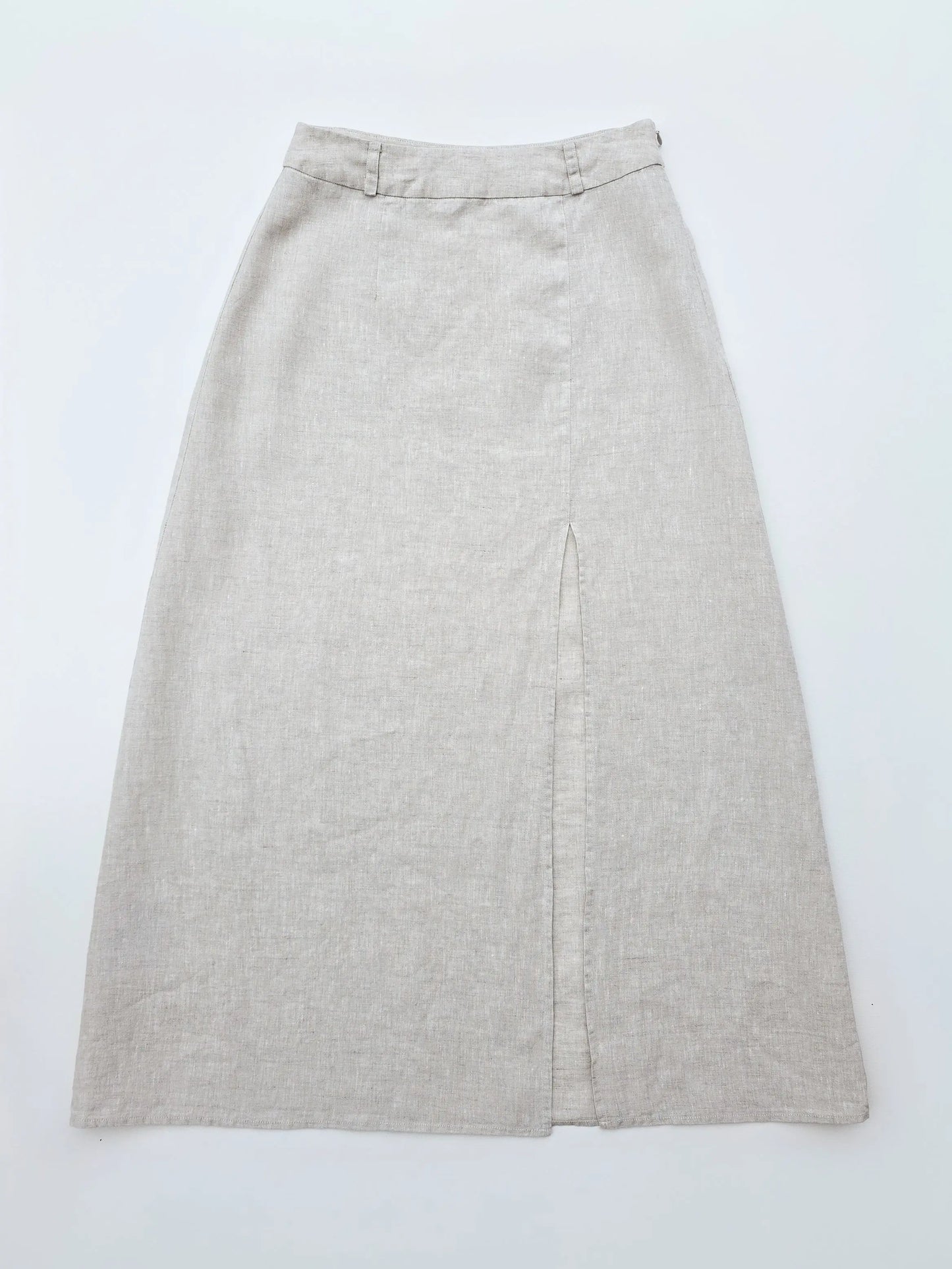 Made from 100% pure French linen, our natural flax high waisted skirt feature a stylish thigh slit for breathable comfort and effortless elegance.