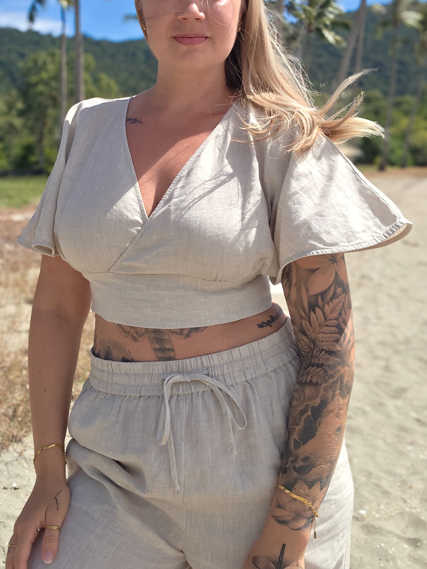 Beige 100% linen cropped top for women. Elegant summer style to connect to your true nature.